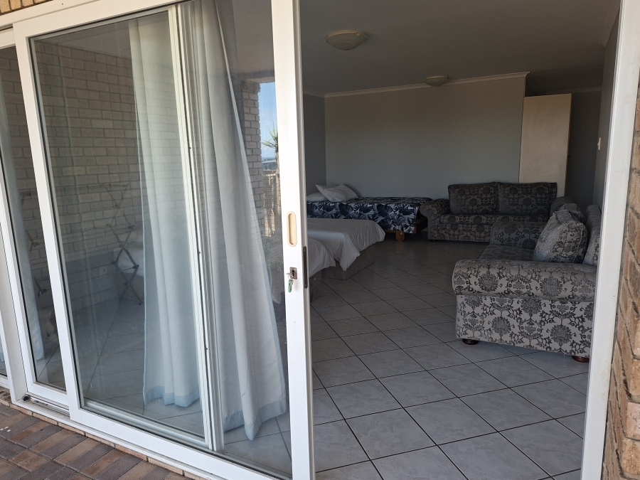 6 Bedroom Property for Sale in Aston Bay Eastern Cape